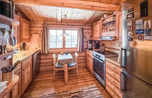 Nord-Fron House | Stunning home in Kvam with WiFi