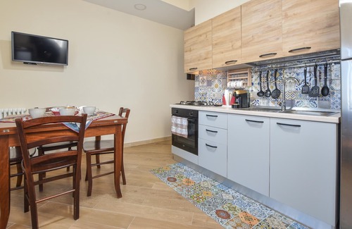 Linguaglossa House | Stunning home in Linguaglossa with WiFi