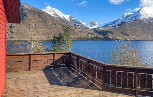 Volda House | Stunning Home In Lauvstad With House Sea View