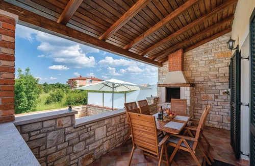 Lovrecica House | Stunning home in Lovrecica with WiFi
