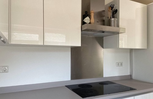Noordwijkerhout House | Stunning home in Noordwijk with WiFi