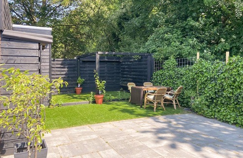 Noordwijkerhout House | Stunning home in Noordwijk with WiFi