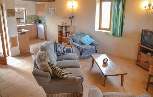 Noyant-Villages House | Stunning Home In Parcay Les Pins