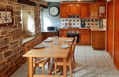Plouhinec House | Stunning home in Plouhinec with kitchen