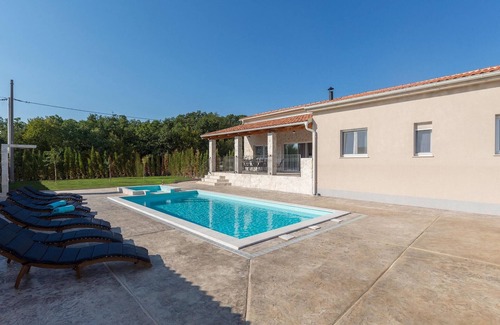 Vrvari House | Stunning home in Porec