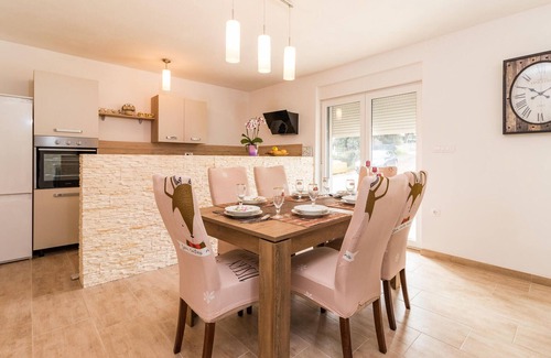 Skatari House | Stunning home in Pula
