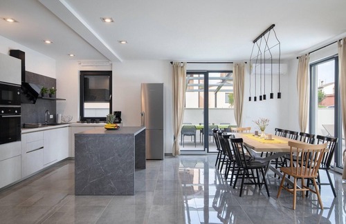 Skatari House | Stunning home in Pula