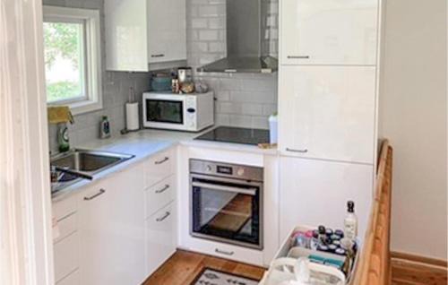 Rorvattnet House | Stunning Home In Rötviken With Kitchen