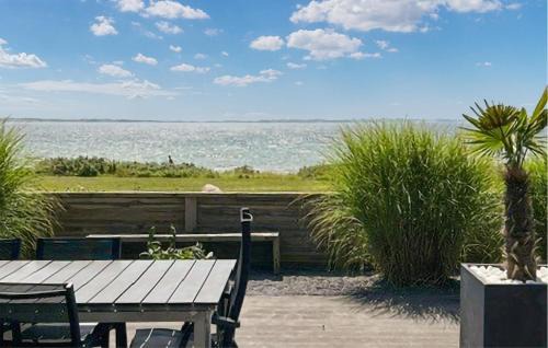 Ronde House | Stunning Home In Rønde With Wifi