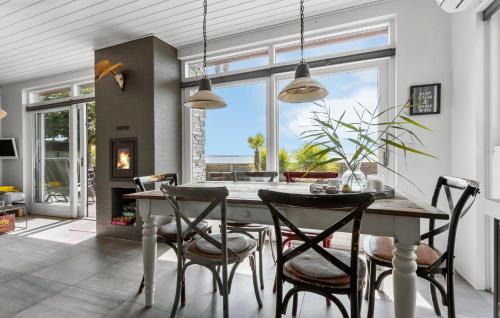 Ronde House | Stunning Home In Rønde With Wifi