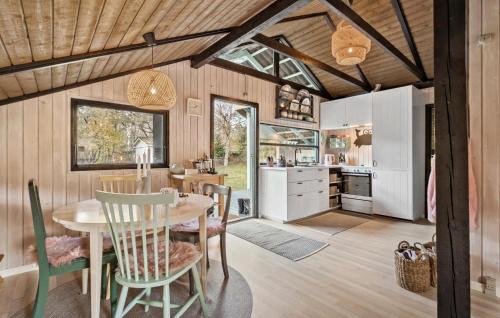 Ronde House | Stunning Home In Rønde With Wifi