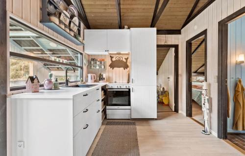 Ronde House | Stunning Home In Rønde With Wifi