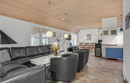 Ringkøbing-Skjern Municipality House | Stunning Home In Skjern With Kitchen