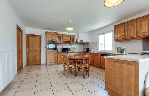 Saint-Pierre-de-Varengeville House | Stunning home in ST PAER with WiFi