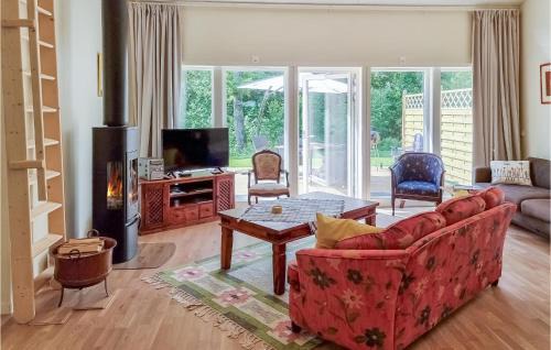 Tvarred House | Stunning Home In Tvärred With Kitchen