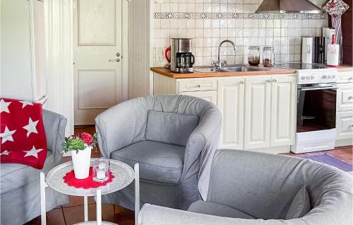 Vastervik House | Stunning Home In Västervik With Kitchen