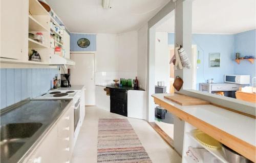 Hassleholm House | Stunning Home In Vinslöv With Kitchen
