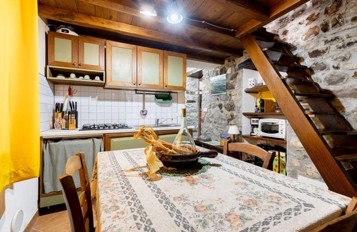 Piazza al Serchio House | Stunning home in Fraz. Cogna, Piazza al