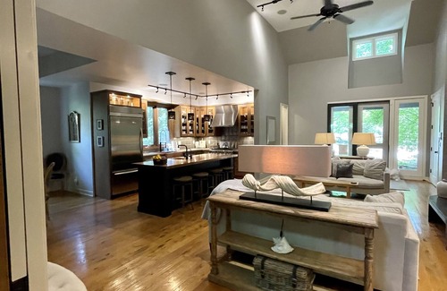 Union Pier House | Stunning home w Assoc pool, private hot tub. Walk to lake, restaurants,brewery