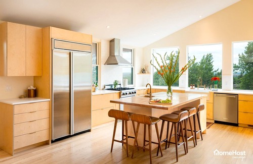 Newlands House | Stunning Home w/Hot Tub, Sauna & Mountain Views! 10-Min to Downtown & CU