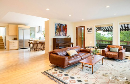 Newlands House | Stunning Home w/Hot Tub, Sauna & Mountain Views! 10-Min to Downtown & CU