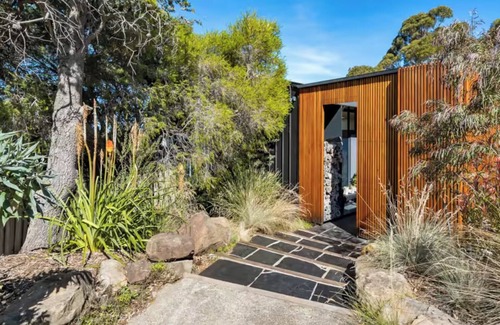 West Hobart House | Stunning home with Breathtaking Views. Perfect for big groups and families!