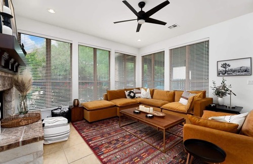 Dripping Springs House | Stunning Home with Outdoor Pool, HotTub and Yard