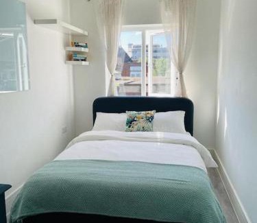 Woking Apartment | Stunning huge openplan 2Bed flat