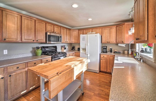 Lake Morton-Berrydale House | Stunning Kent Lake House w/Private Dock!