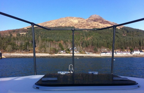 Mallaig Apartment | Stunning Knoydart Studio, Best Hot Tub View for 2, E-Bike Hire & Pet Friendly