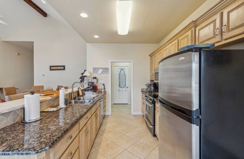 Gun Barrel City House | Stunning Lake Home Get Away on The Water!