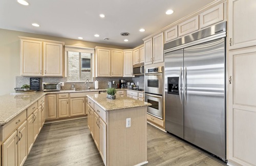 Keego Harbor House | Stunning Lake Home on all sports lake Sandbar with breathtaking views!