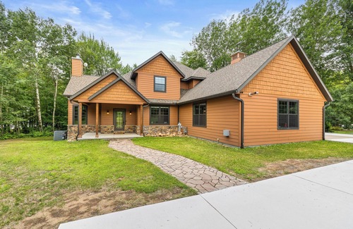 Stevens Point House | Stunning Lake House on the shores of Lake DuBay