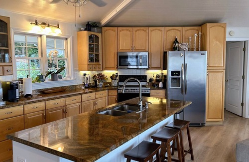 Monticello House | Stunning Lake House on Jackson Lake, huge deck, fantastic views, great sunsets