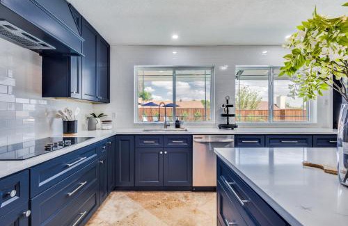 Lakewood Village House | Stunning Lake House with a Pool and Hot Tub