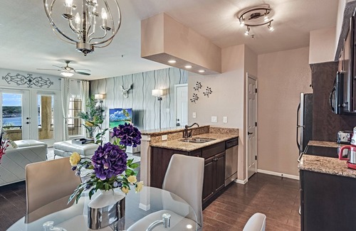 Highland Lake Estates Condo | Stunning Lake view - Plush Condo On Lake Travis Island Villa!