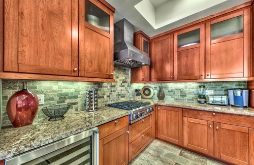 Sierra Shores Condo | Stunning Lakefront Views, Hot Tub, A/C, Gym, walk to Dining and shops