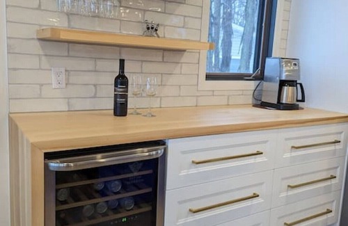 Cressy House | Stunning lakefront 4 season cottage in PEC