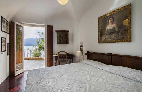 Reno Villa | Stunning Lakefront Villa With Amazing Views