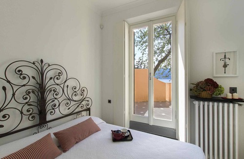 Reno Villa | Stunning Lakefront Villa With Amazing Views