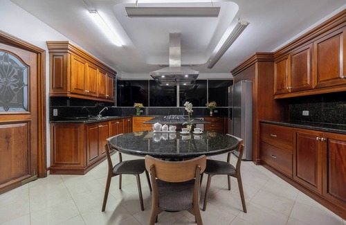 El Poblado House | Stunning Luxury Penthouse with Spa and Concierge