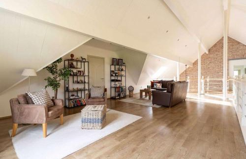 Geel Villa | Stunning Luxury Villa with Indoor Pool & Sauna