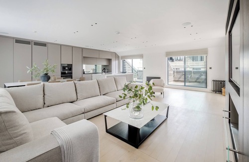 Mayfair Apartment | Stunning Mayfair Duplex Penthouse with AC, private elevator and Balconies