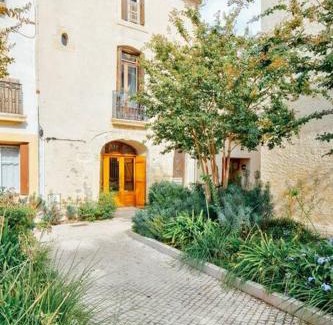 Vic-la-Gardiole House | Stunning Medieval Getaway