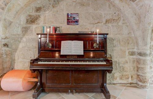 Vic-la-Gardiole House | Stunning Medieval Getaway