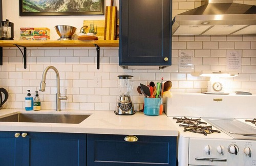 Livingston House | Stunning Mid-Century Oasis, Steps from Downtown