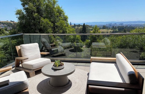 Upper Rockridge House | Stunning Modern 4-bedroom view home in Oakland Hills, 20 min to San Francisco