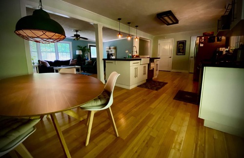 Senoia House | Stunning, modern and very private three bedroom. Close to Studios and Atlanta.