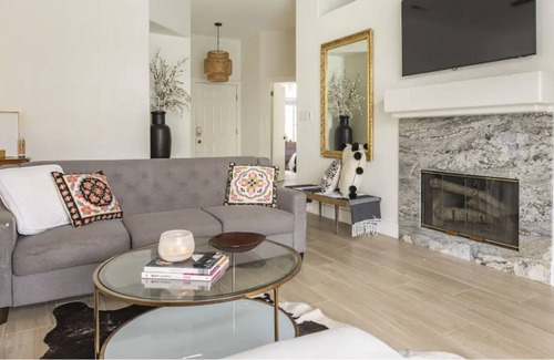 Greenacres House | Stunning Modern Oasis with Pool + Fire Pit - Your Ultimate VRBO Getaway