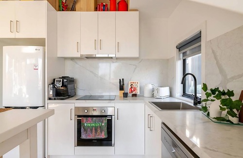 Melbourne House | Stunning, modern, two-story detached townhouse